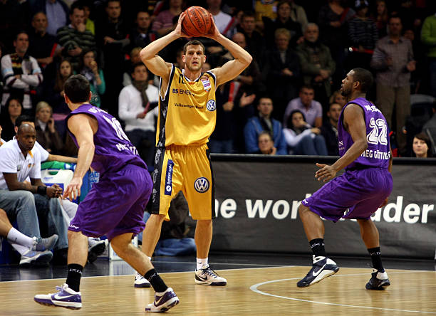 利奠定了坚 利奠定了坚